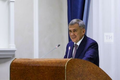 Татарстан Президенты 46 кешегә дәүләт бүләкләре тапшырды