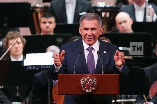 Рөстәм Миңнеханов Хөкүмәттәге хатын-кызларның ничек эшләвен бәяләде