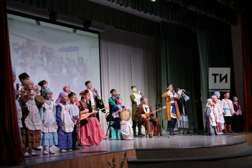 Сәйдә Мөхәммәтҗанова сәхнә осталыгына “Җомга көн” фольклор ансамблендә өйрәнгән