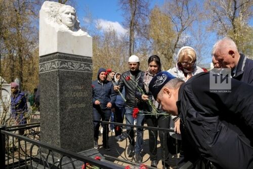 Яңа Татар бистәсе зиратында Габдулла Кариев каберен зыярәт кылдылар 
