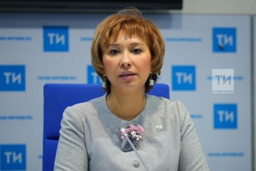 Эльмира Зарипова татарстанлыларны Социаль хезмәткәрләр көне белән тәбрикләде
