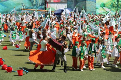 Канада татар мәдәнияте үзәге мәдәниятләр парадында катнашу өчен милли киемнәр эзли