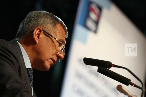 Рөстәм Миңнеханов ИННОПРОМ-2018 күргәзмәсендә катнаша
  