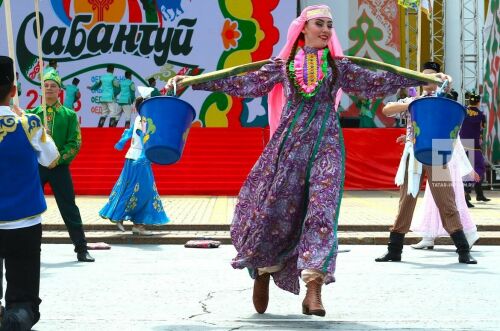 Алабугада Япониядән килгән студентлар өчен Сабантуй оештырдылар