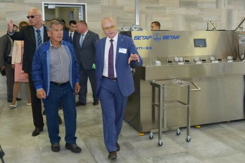 Рөстәм Миңнеханов "Бетар" оешмасы продукциясе белән танышты