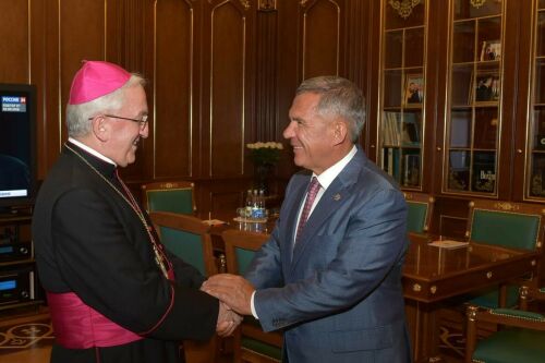 Рөстәм Миңнеханов архиепископ Челестино Мильорене истәлекле көн белән котлады