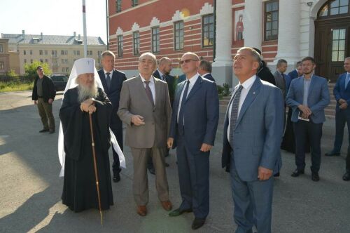 С.Кириенко, Р.Миңнеханов, М.Шәймиев Казан Изге Ана иконасы соборы төзелешен карады