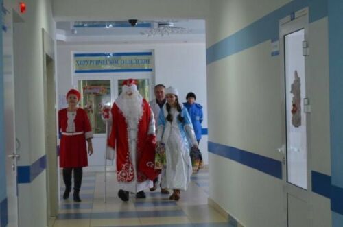 Апаста хастаханәдә ятучылар бүләк алды
