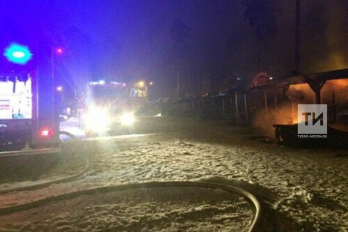 Казанда Аккош күле янында җәйге беседкалар янган
 
