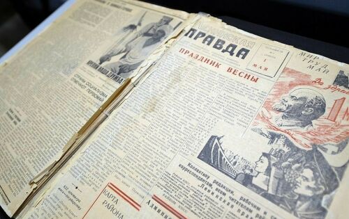 Түбән Кама архивында сканер ярдәмендә шәһәр газеталарын цифрлаштыру эшенә керештеләр