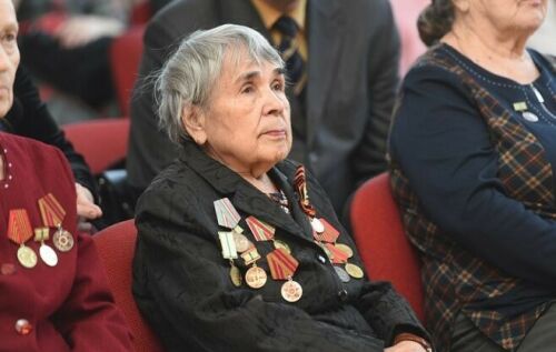 Түбән Камада, Ленинград чолганышы өзелүнең 75 еллыгы уңаеннан, ветераннар бүләкләнде 