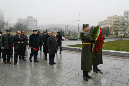 Рөстәм Миңнеханов Минскида Бөек Ватан сугышы музее экспозициясе белән танышты