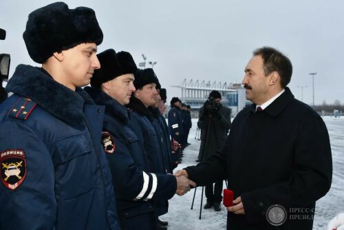 Алексей Песошин ЮХИДИ хезмәткәрләренә яңа эш автомобильләре ачкычын тапшырды