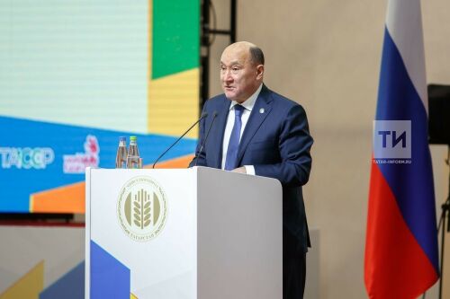 Марат Әхмәтов тулаем тәүлеклек савым буенча алдынгы районнарны атады