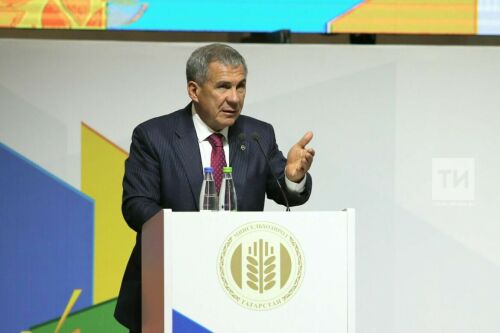Рөстәм Миңнеханов: Татарстан аграрийлары өчен җаваплы чор башлана