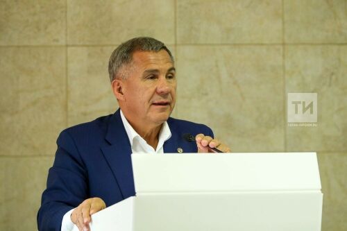 Рөстәм Миңнеханов КАМАЗның 50 еллыгына әзерлек мәсьәләләренә багышланган киңәшмәдә катнаша