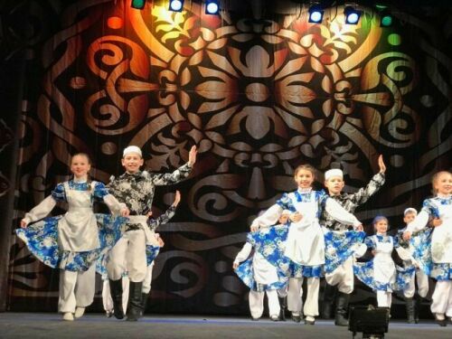 Әлмәтнең "Ялкын" халык биюләре ансамбле үзенең хисап концертын куйды