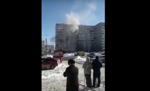 Янгын сүндерүчеләр Казанда яна торган тугыз катлы йорттан биш кешене коткарганнар

