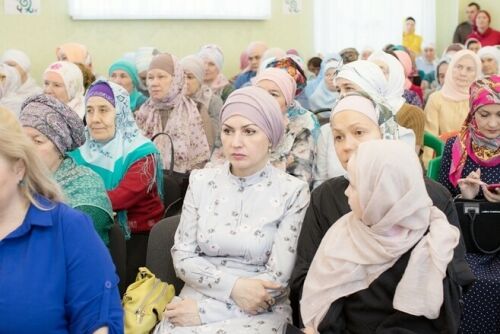 Түбән Камада мөселман хатын-кызлар өчен өс киемнәре тәкъдим итү кичәсе үтте