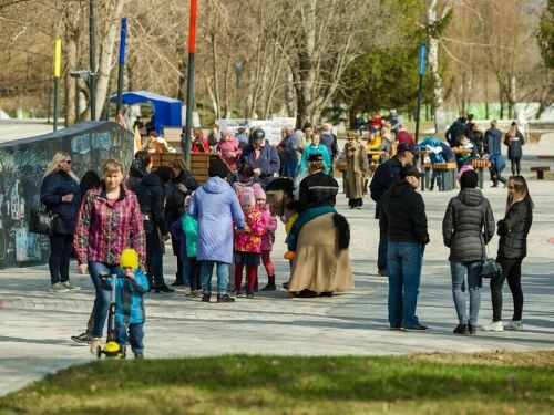 Түбән Камада Октябрьнең 50 еллыгы урамына багышланган зур бәйрәм оештырылды