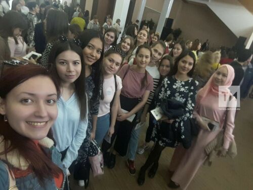 Татар филологиясе студентлары Тукай шигырьләрен рольләргә кереп укыды