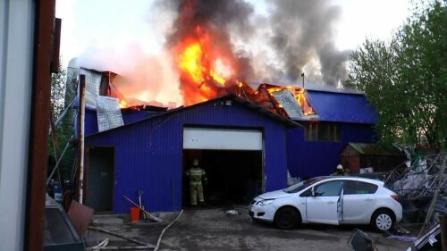 Казандагы бер автосервиста зур янгын чыккан