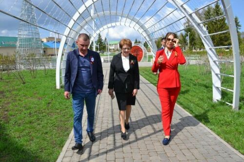 Россия Дәүләт Думасы депутаты Минзәлә паркларының торышы белән танышты