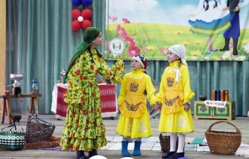 Түбән Камада депутатлар мәктәп театрлары эшчәнлеге белән танышты