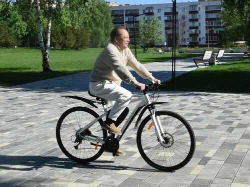 Түбән Кама мэры Айдар Метшин эшкә велосипедта килде