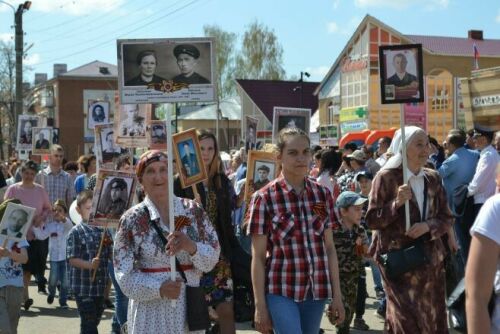 Әгерҗедә узган “Үлемсез полк“ акциясендә ике меңгә якын кеше катнашты