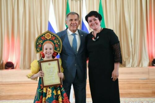 Татарстан Президенты Зәй балаларына махсус стипендия тапшырды