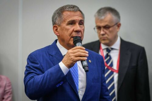 Рөстәм Миңнеханов Петербург форумы сессияләрендә һәм дискуссияләрендә катнаша