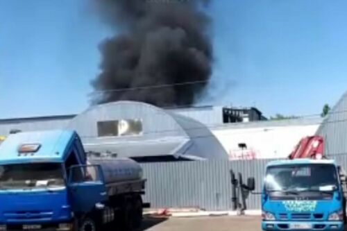 Казандагы металл базасы янында ургылып чыккан төтенне видеога төшергәннәр