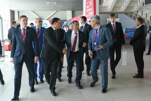 Рөстәм Миңнеханов "Иннопром-2019"да катнашу өчен Екатеринбургка килде