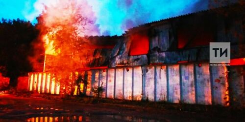 Казанда метро станциясе янында тимер ангар янган