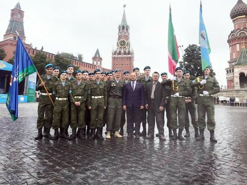 Түбән Кама хәрби хезмәткә әзерлек клубы курсантлары Мәскәүдә парадта катнашты