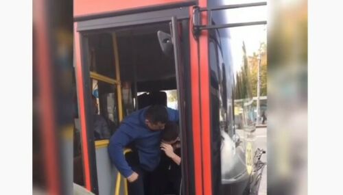 Казанда автобус йөртүчесе пассажирны кыйнавын видеога төшергәннәр
