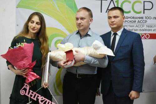 Түбән Камада быел йөзенче булып туган бала әнисе белән өенә чыкты