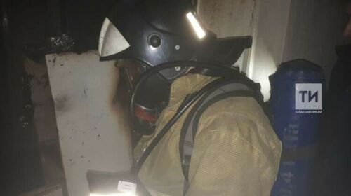 Әлмәттә янгын чыгу нәтиҗәсендә төтен белән тулган подъезддан ике кешене коткарганнар