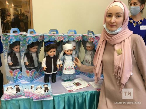 Татарча сөйләшә торган курчакларның беренче үрнәкләре чыккан