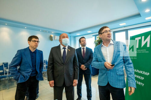 Марат Әхмәтов «Татар-информ» агентлыгының үсеш күрсәткечләре белән танышты