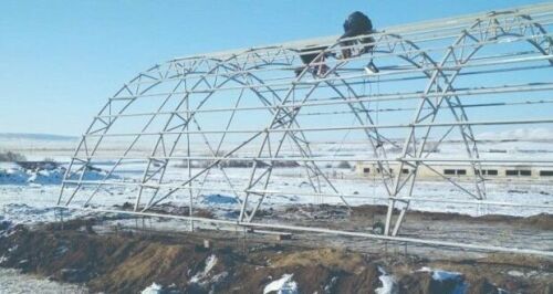 Оренбург өлкәсендәге Куандык авылында татар фермеры мең баш кәҗә өчен бина төзи