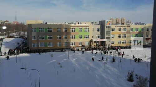 Казанда лицей укучыларын һәм персоналын янгын чыгу сәбәпле эвакуацияләгәннәр