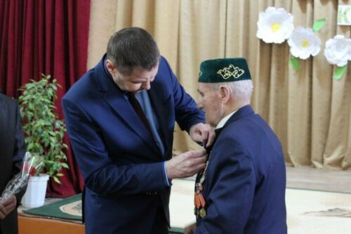 Минзәләнең Аю авылында сугыш һәм тыл ветераннарына юбилей медале тапшырдылар