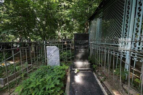 Юстиция министрлыгы: Май бәйрәмнәрендә зиратка барырга ярамый