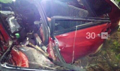 Казан янында ике җиңел автомобиль бәрелешкән, машина йөртүчеләрнең берсе үлгән