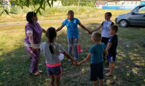 Буада балалар өчен ишегалларында күңел ачу уеннары оештырганнар