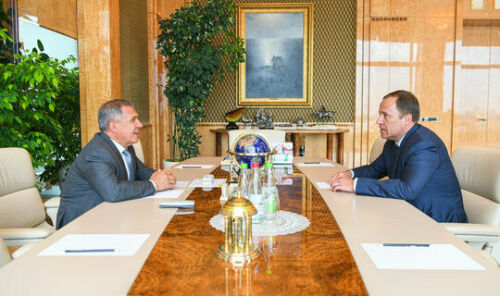 Миңнеханов һәм Комаров Татарстанның социаль-икътисади үсеше турында фикер алышты