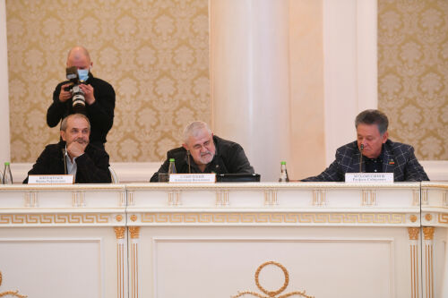 Фәрит Бикчәнтәев Казан театр институтын булдыруны сорады