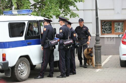 Узган ел полиция законсыз әйләнештән ике йөз килограммга якын наркотик алган 